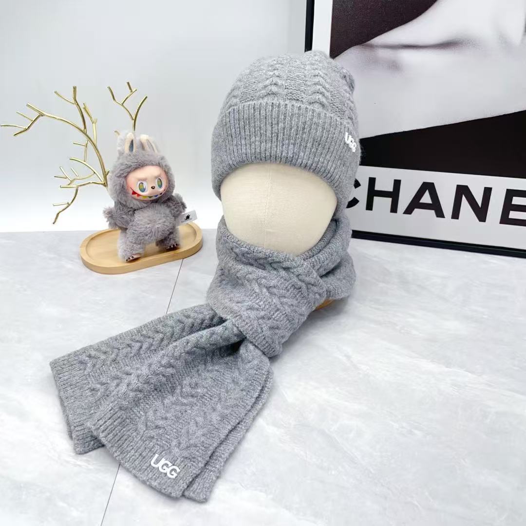 GG  hat, gloves, scarf three-piece set U